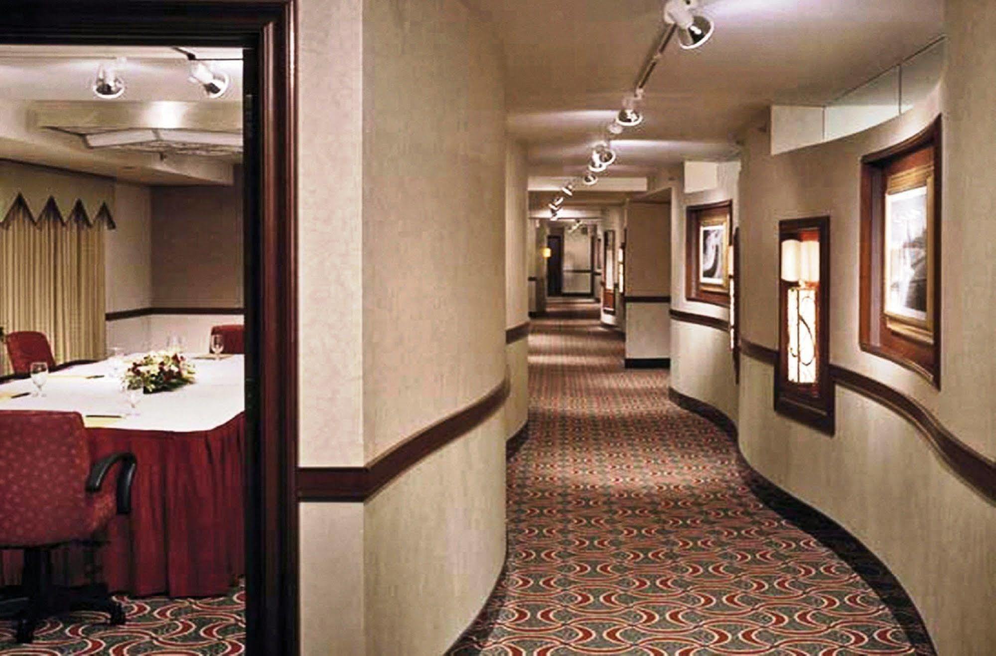 ホテル マリオット シカゴ オヘア ローズモント エクステリア 写真